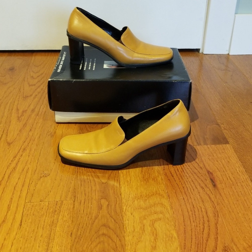 NWT Geox block heeled pumps
